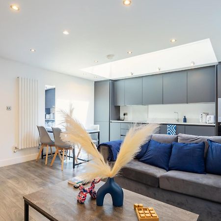 Apartmán Stylish 2-Bed Flat In The Heart Of West Hampstead Londýn Exteriér fotografie