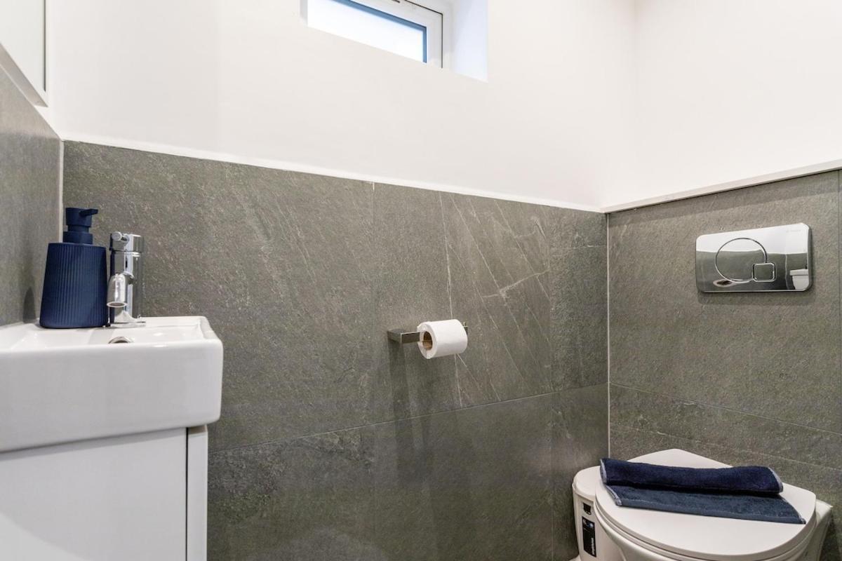 Apartmán Stylish 2-Bed Flat In The Heart Of West Hampstead Londýn Exteriér fotografie