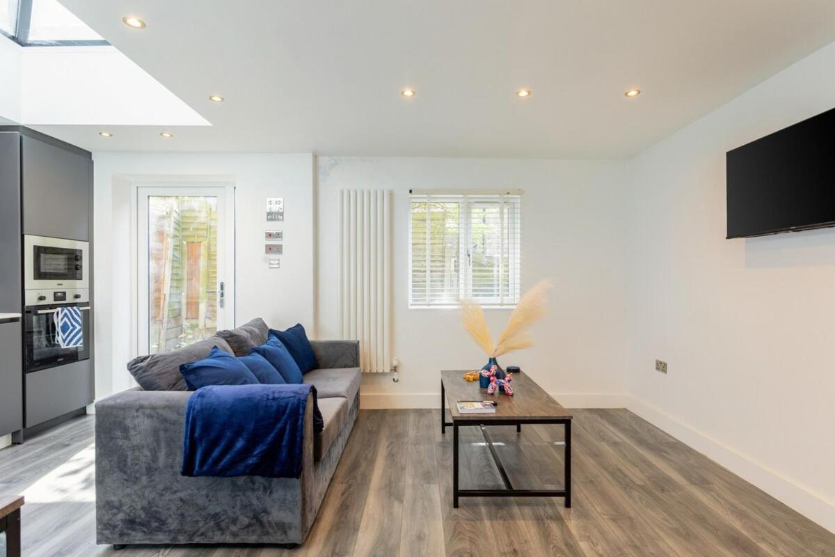 Apartmán Stylish 2-Bed Flat In The Heart Of West Hampstead Londýn Exteriér fotografie