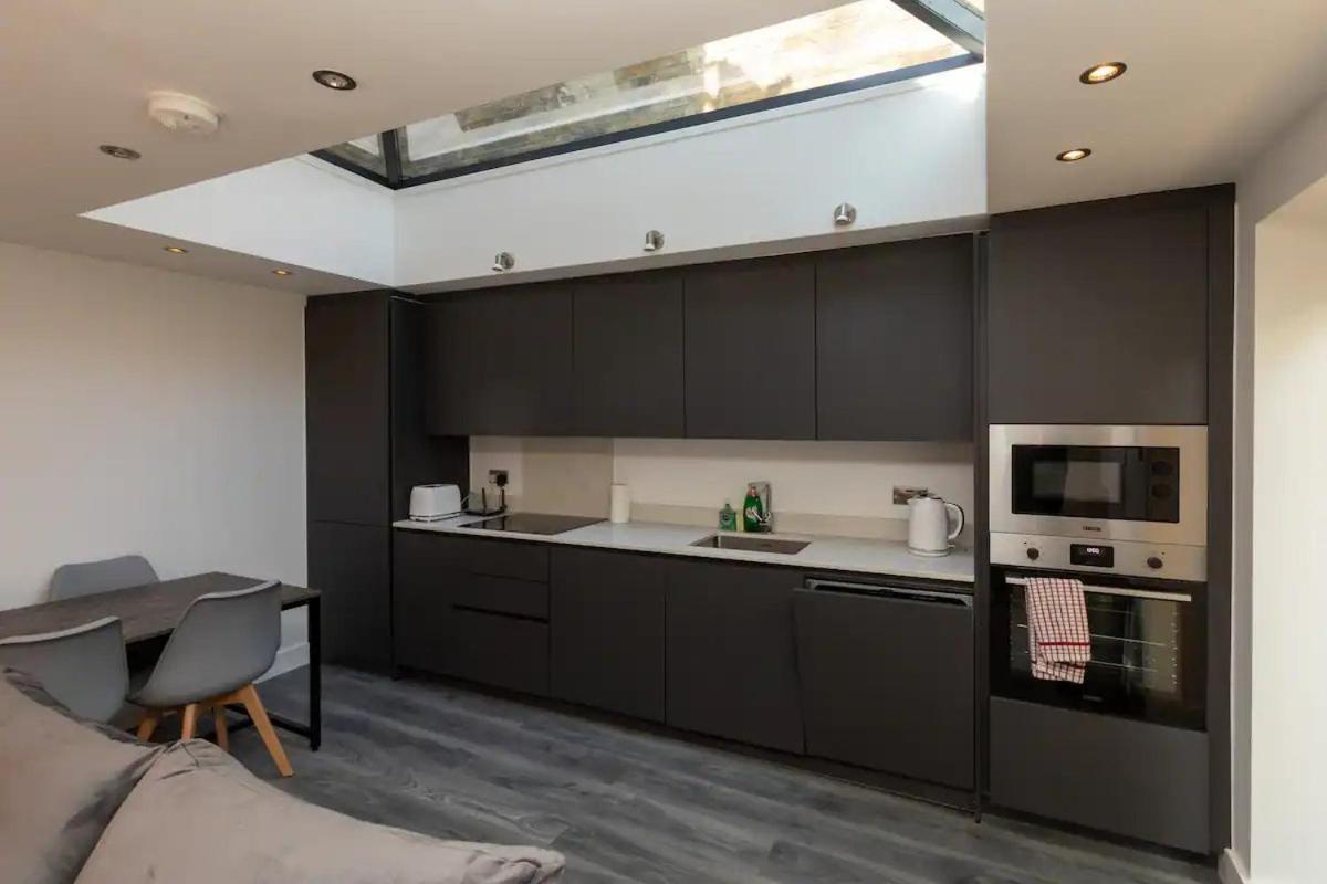 Apartmán Stylish 2-Bed Flat In The Heart Of West Hampstead Londýn Exteriér fotografie