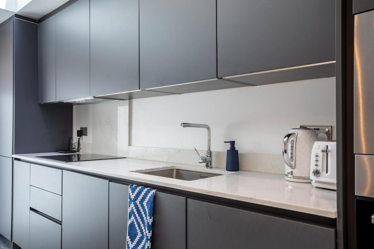Apartmán Stylish 2-Bed Flat In The Heart Of West Hampstead Londýn Exteriér fotografie