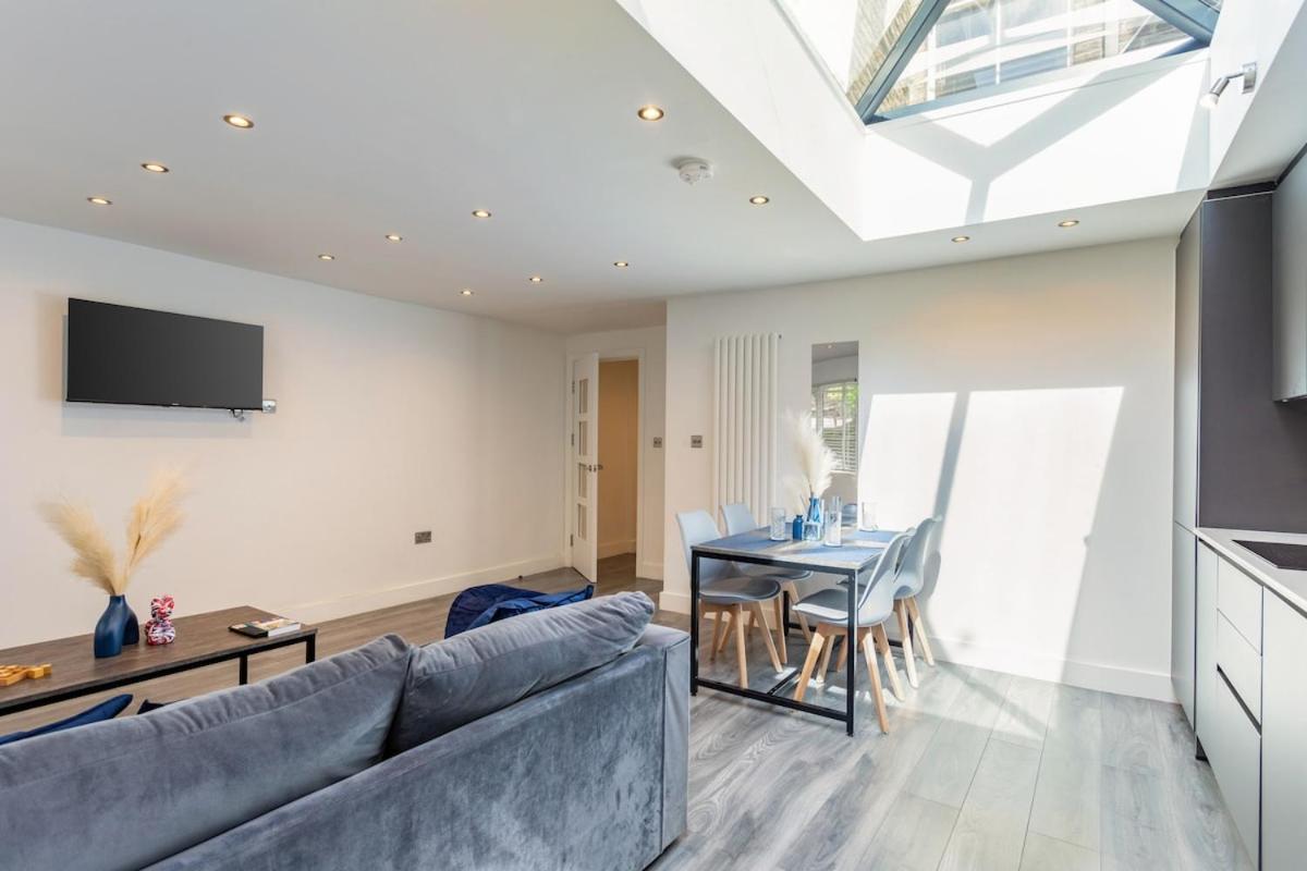 Apartmán Stylish 2-Bed Flat In The Heart Of West Hampstead Londýn Exteriér fotografie