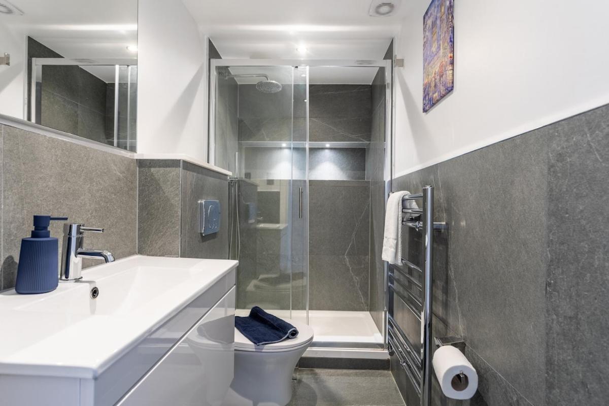 Apartmán Stylish 2-Bed Flat In The Heart Of West Hampstead Londýn Exteriér fotografie