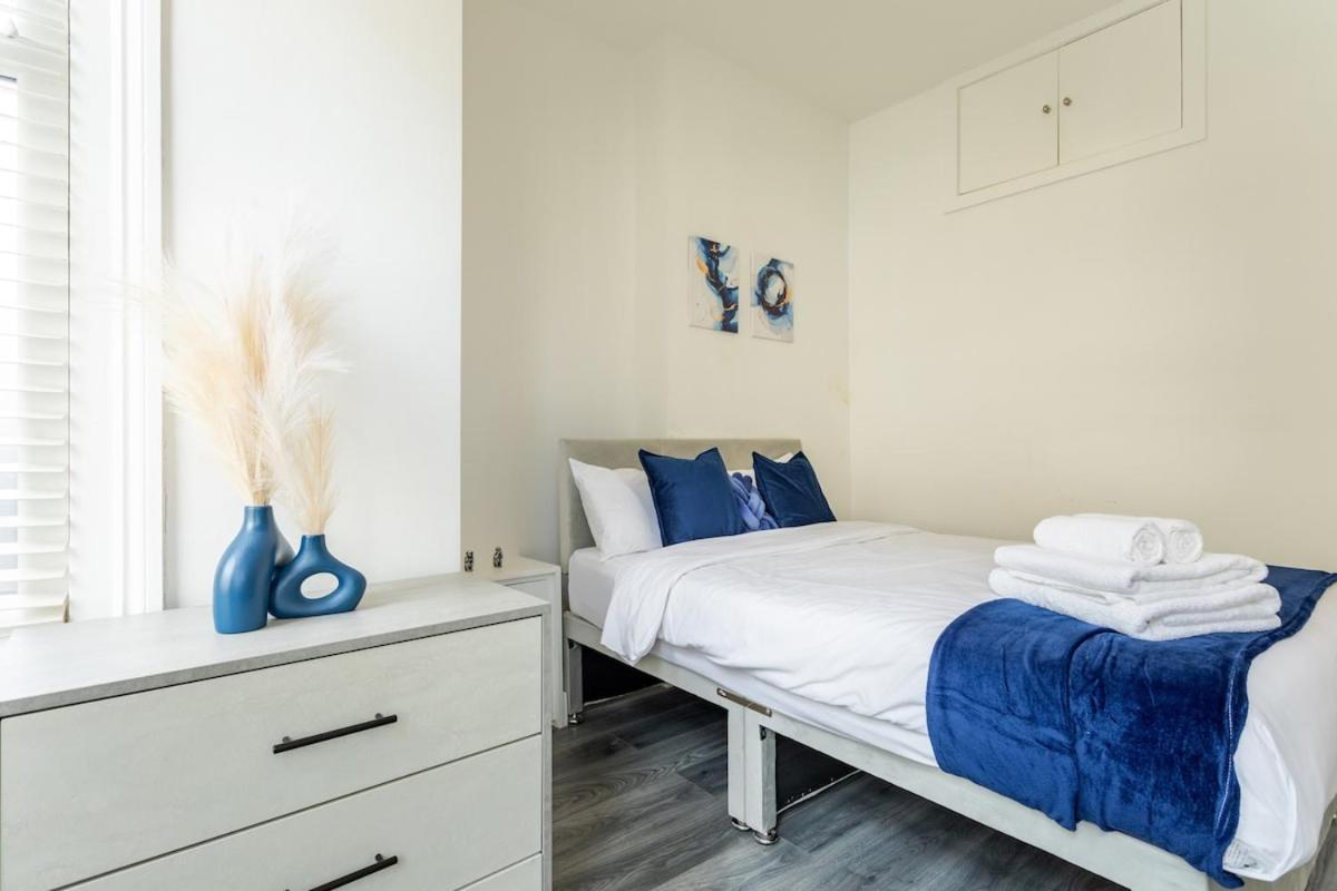 Apartmán Stylish 2-Bed Flat In The Heart Of West Hampstead Londýn Exteriér fotografie