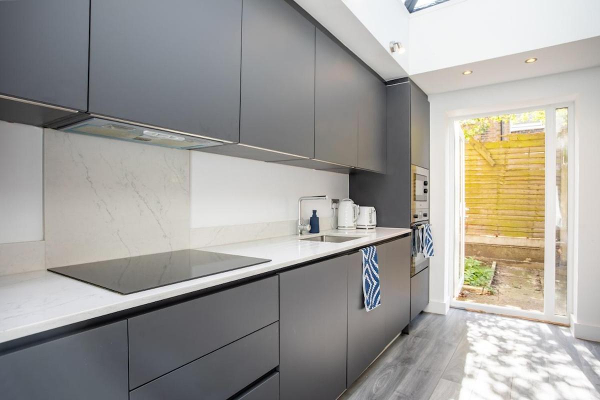 Apartmán Stylish 2-Bed Flat In The Heart Of West Hampstead Londýn Exteriér fotografie