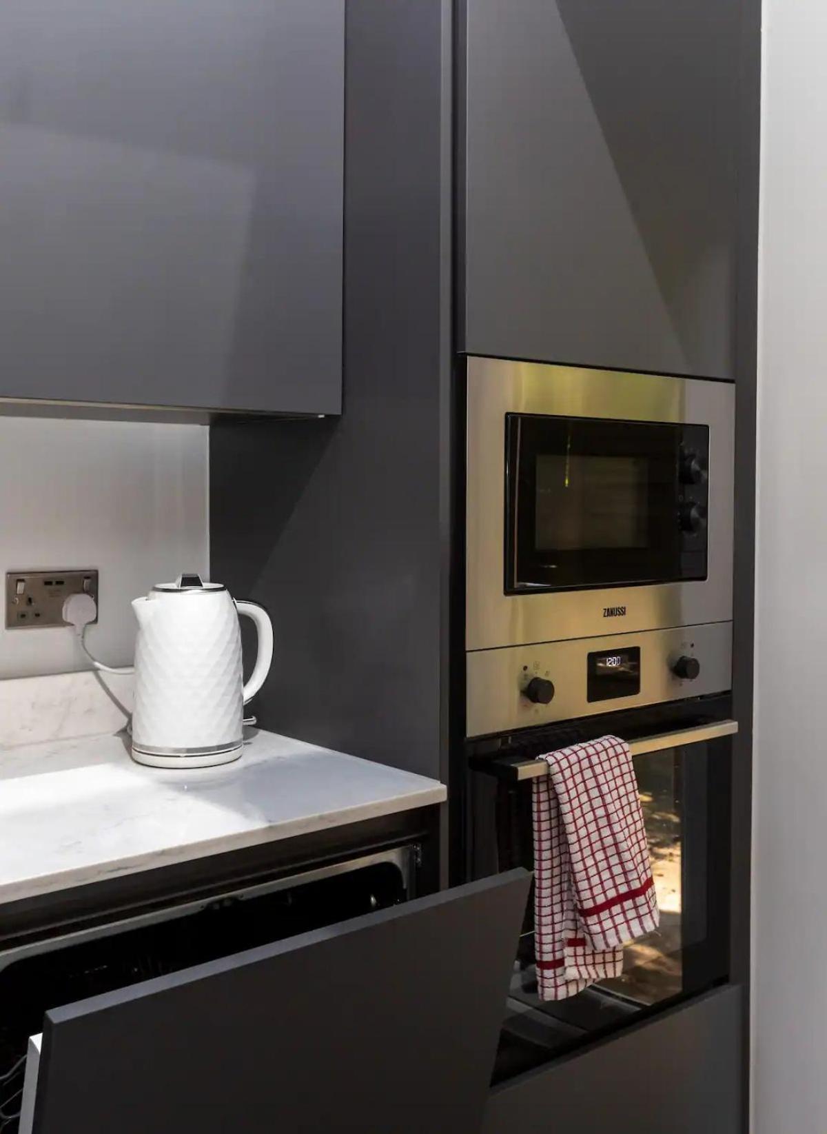 Apartmán Stylish 2-Bed Flat In The Heart Of West Hampstead Londýn Exteriér fotografie